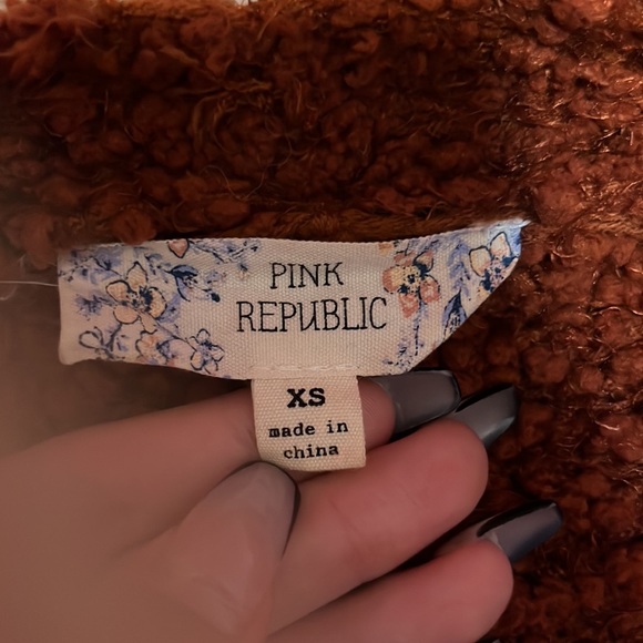 this is a super comfy xs cardigan but does have material that makes it stretch - Picture 2 of 2